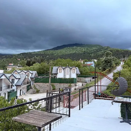 Terrace With View, Masukiye كارتيبي